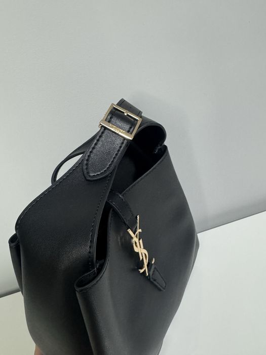 Сумка хобо Yves Saint Laurent