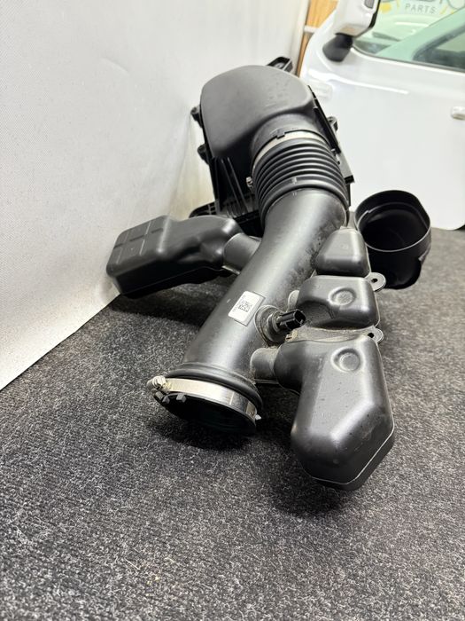 Корпус повітряного фільтра в зборі на Jeep Grand Cherokee WL 3.6