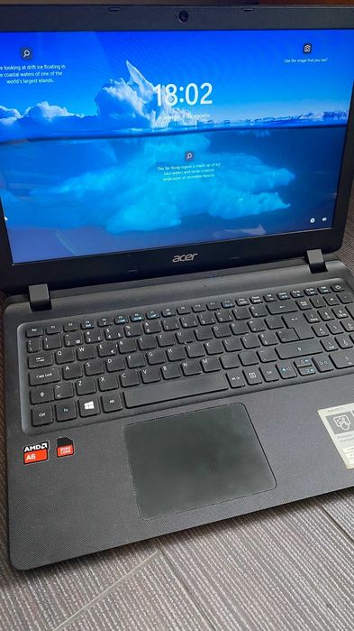 Portátil Acer Aspire ES1-523