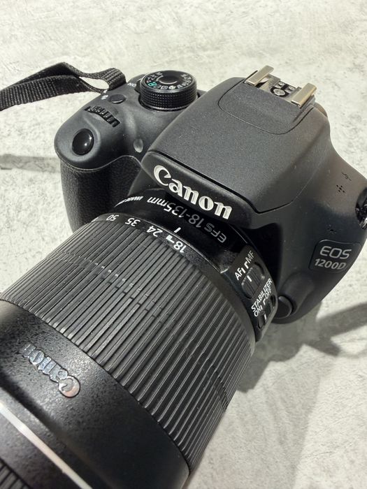 Canon EOS 1200D + об’єктив Canon EF-S 18-135 mm