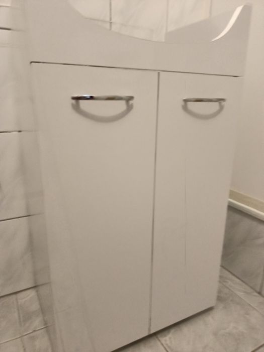 Nowa szafka łazienkowa pod umywalkę