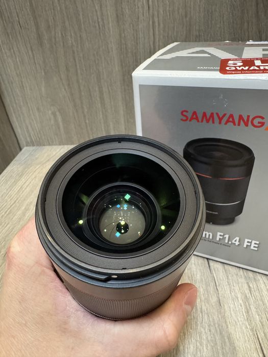 Обьектив Samyang 35mm f/1.4 FE Sony