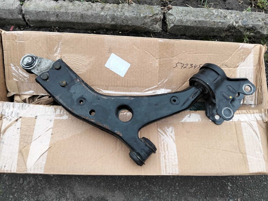 Linkoln MKC 2019 ричаг передній лівий