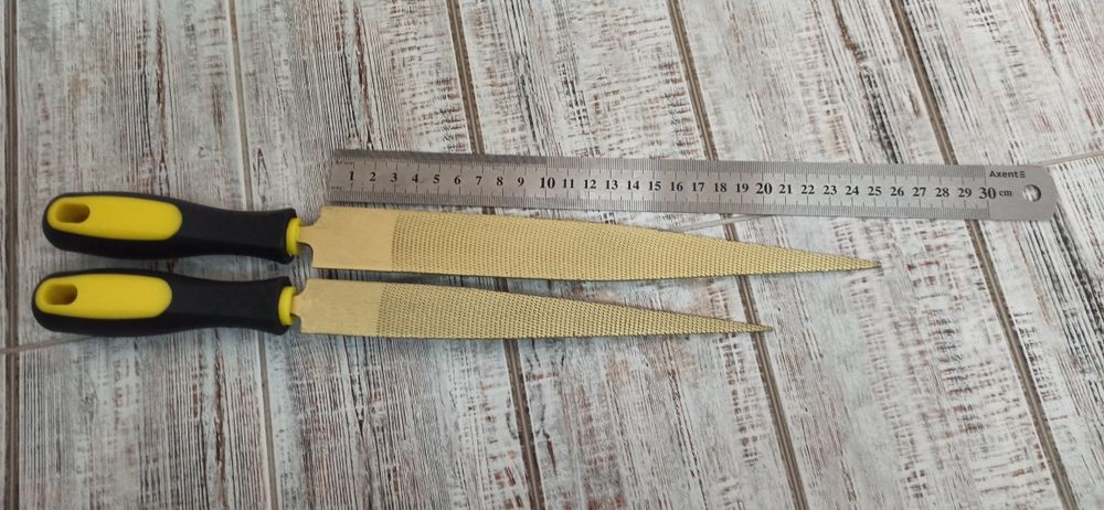 Пара напилків по дереву