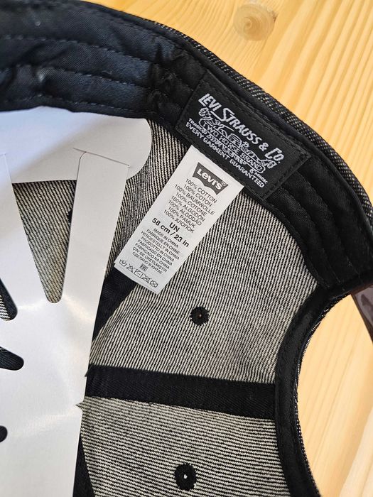 Jeansowa czapka z daszkiem Levi's haftowane logo z boku baseball cap