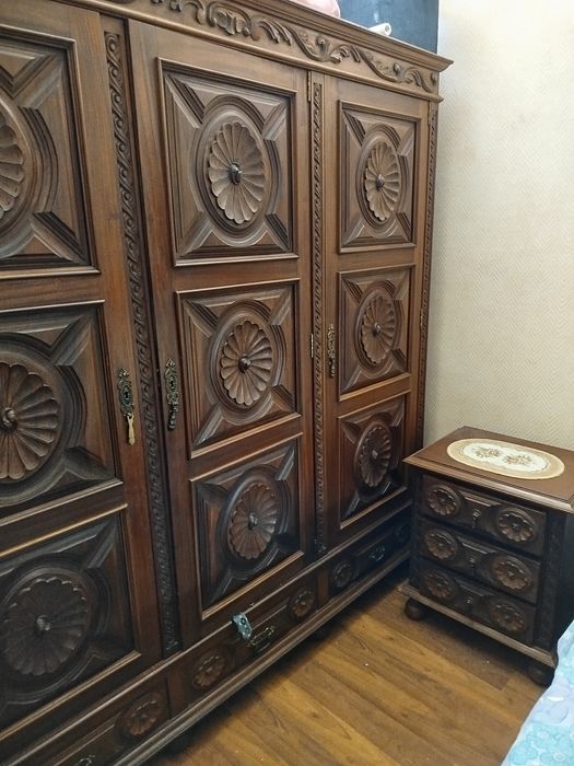 Mobilia de quarto em mogno