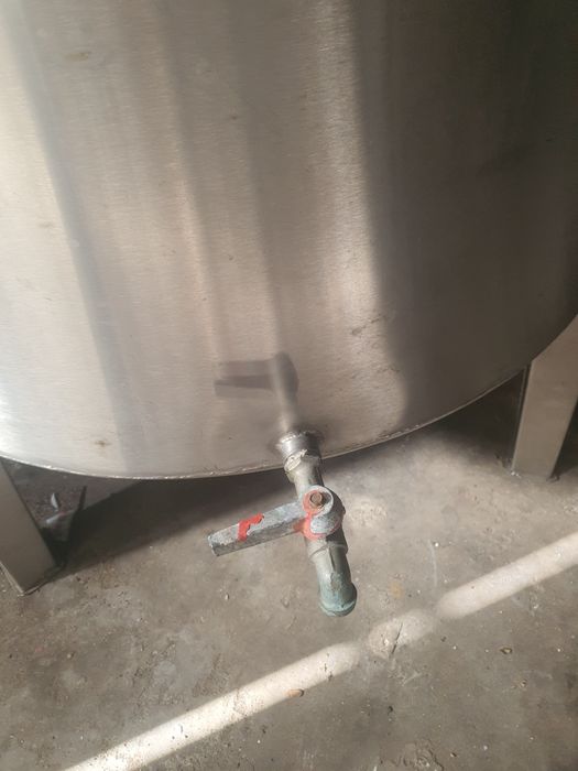 Cubas inox de 1500 litros e 2 de 500 litros