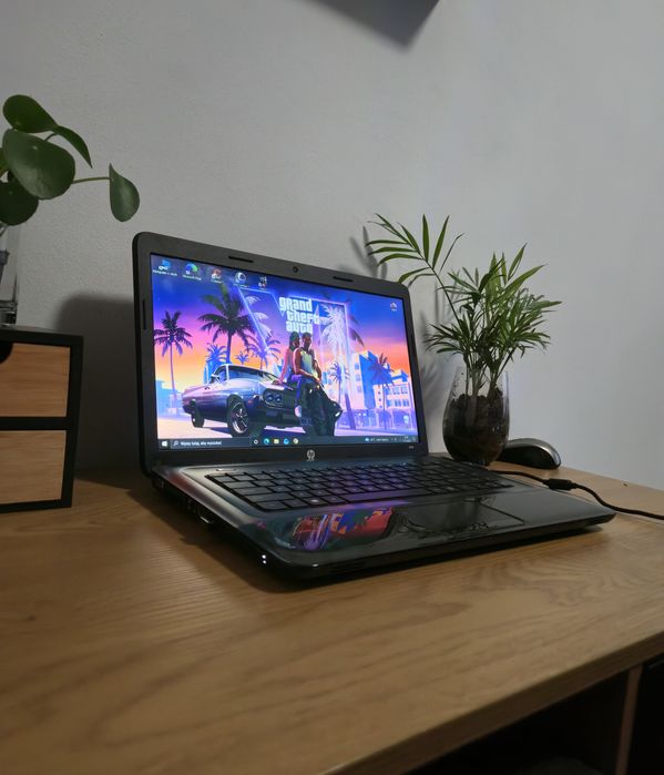 Hp 2000 Laptop Notebook piano black czarny 6Gb Ram