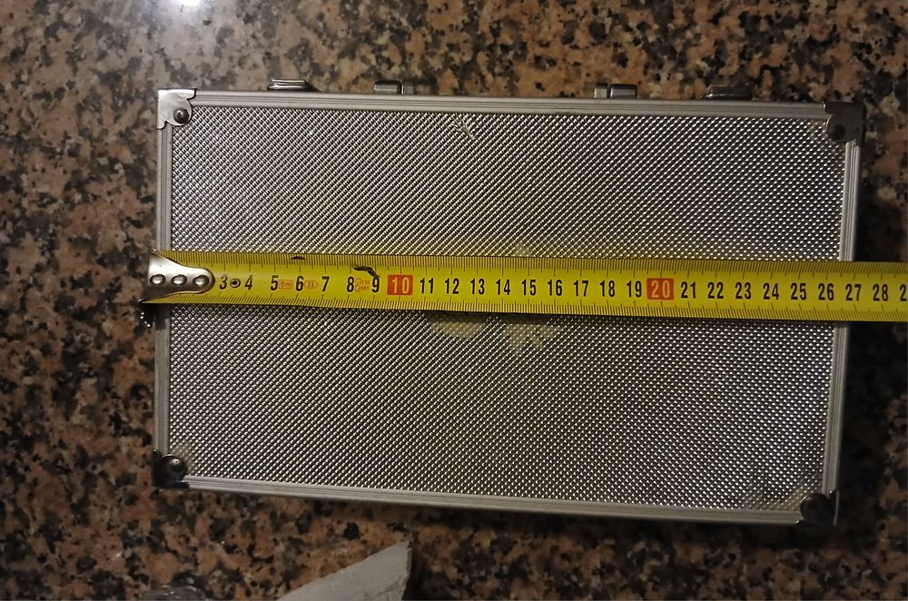 Mala Pequena de Aluminio para Arrumação medidas nas fotos