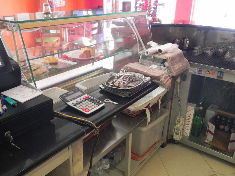 Balcão com vitrines  refrigeradas