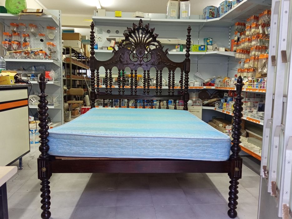 Cama antiga madeira maciça