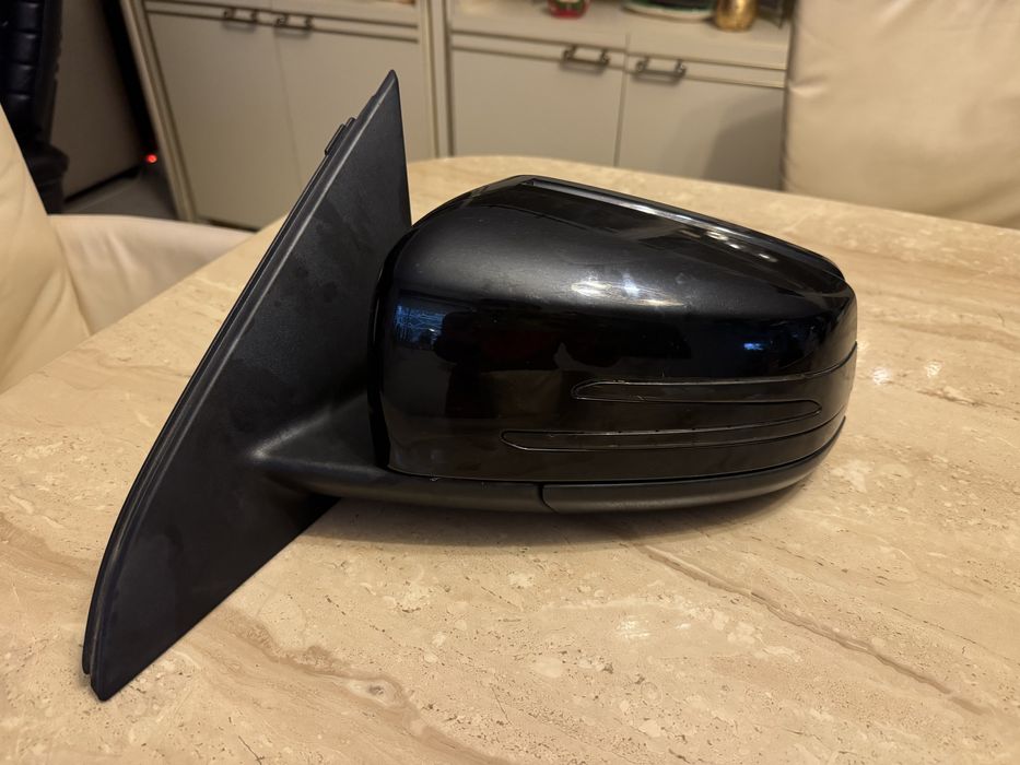 Retrovisor esquerdo de um mercdes 180A