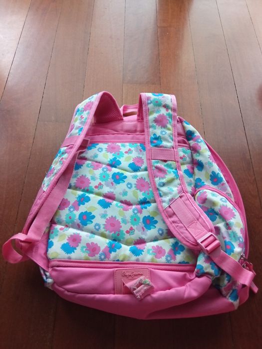 Mochila escolar de menina