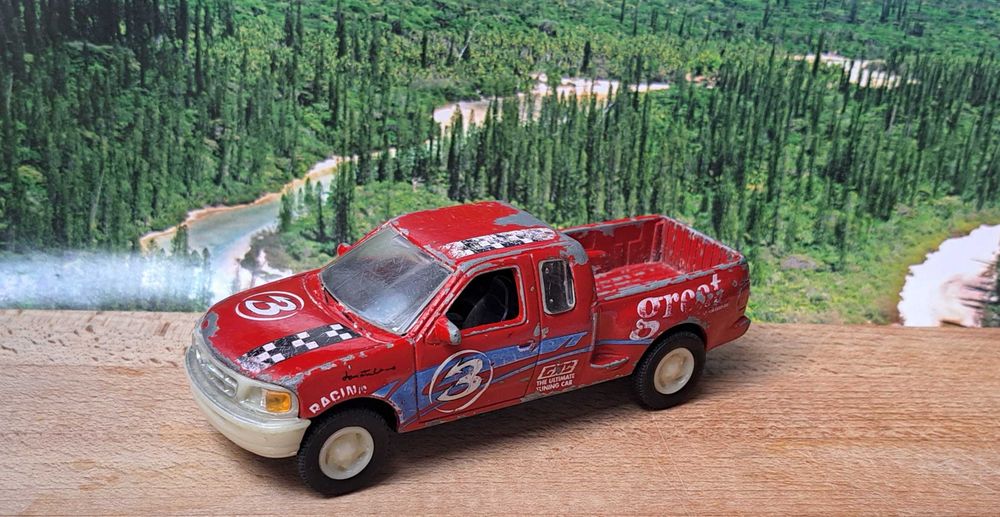 Metalowy model Ford F-150 Realtoy — zabytkowy pickup do kolekcji, customu lub renowacji