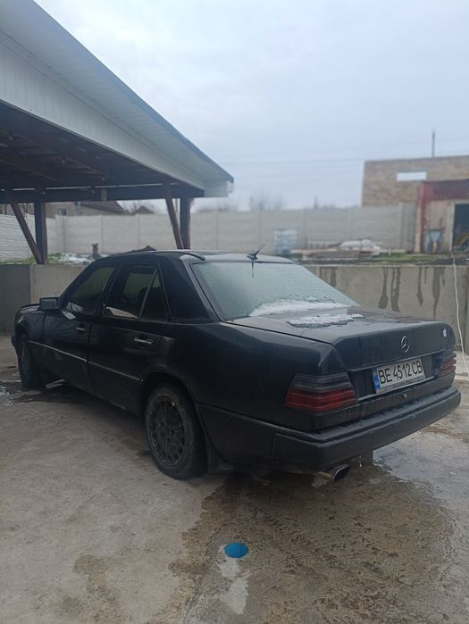 Продам Mercedes w 124 под разбор мли целиком  без двигателя