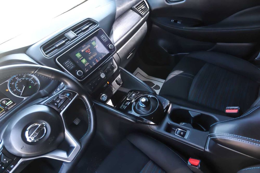 Nissan LEAF SV      2020