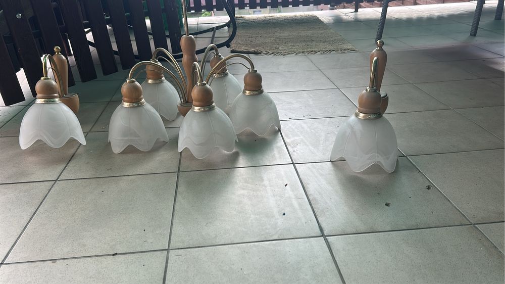 Oddam 2 kinkiety i żyrandol do salonu