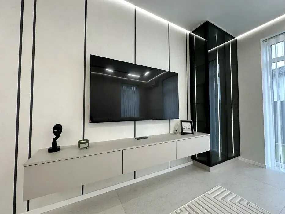 Продаж ОСОБНЯКА з якісним Авторським РЕМОНТОМ на початку Крихівців!