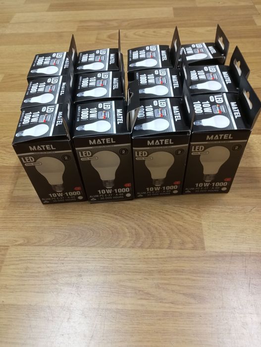 Vendo Lâmpadas LED cinquenta cêntimos cada