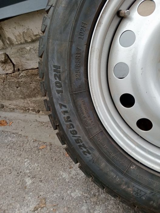 Продам диски с резиной на Нисса X -TRAIL