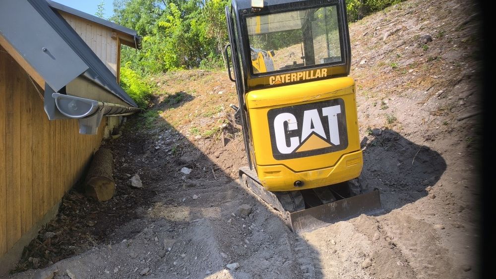 Usługi minikoparką i wywrotka , glebogryzarka sepracyjna , koparka