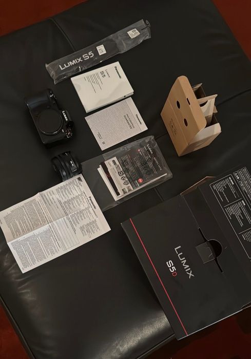 Panasonic LUMIX S5D com lente 18-40mm como nova com todos os acessórios de origem