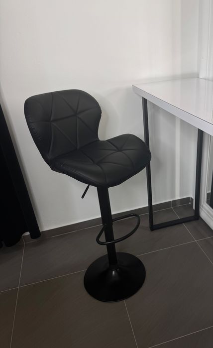 Hoker obrotowy czarny ekoskóra