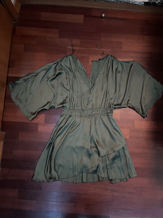 vestido verde-escuro zara