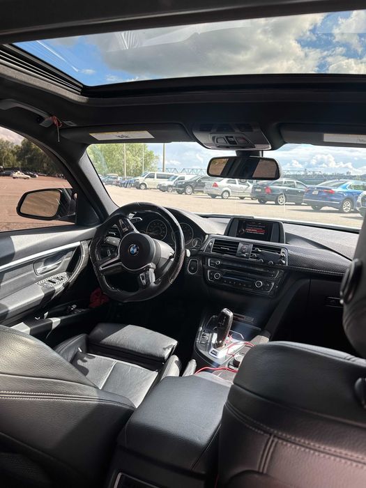 Продаю BMW 330e 2017р