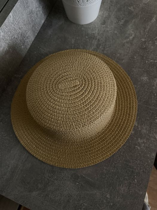 Шляпа ,карелюх для дівчинки