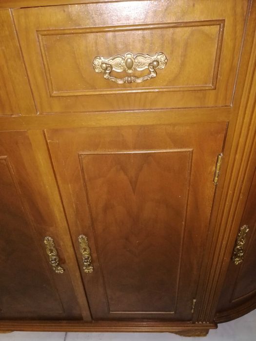 aparador em madeira (1)