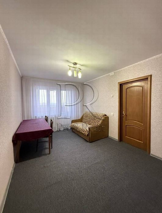 Продаж 2 кімн. квартири на набережній Дніпра за адресою вул Прирічна 1