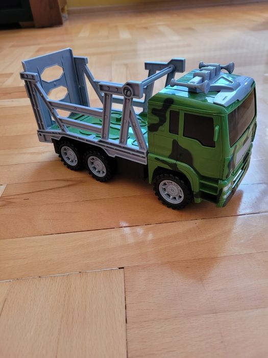 Zabawka dinozaur i auto