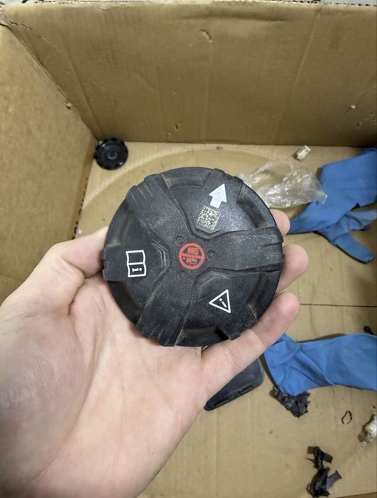 Заглушки,кришка бачка,bmw