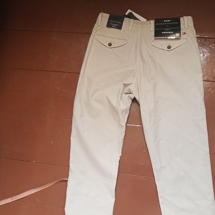 Męskie spodnie marki Tommy Hilfiger