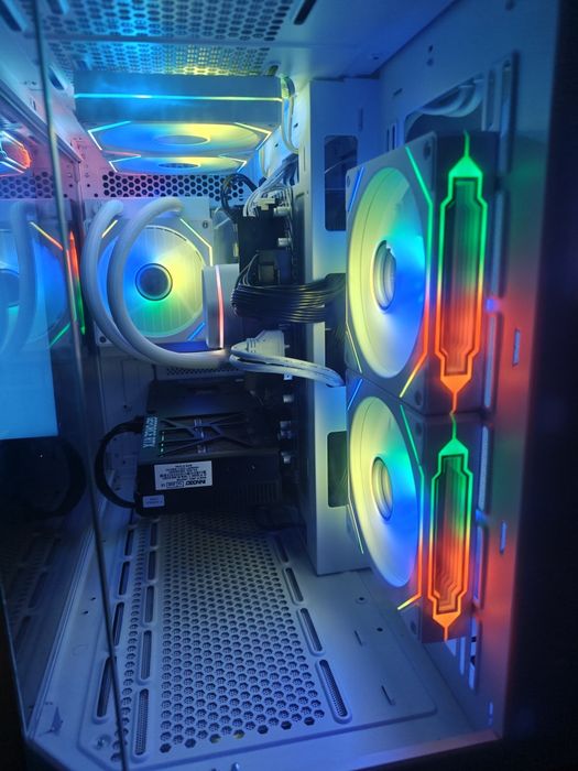 PC Gamer Novo Panorâmico | Ryzen 7 9700X | RTX 5060 Ti | 16GB DDR5 | Garantia 3 anos