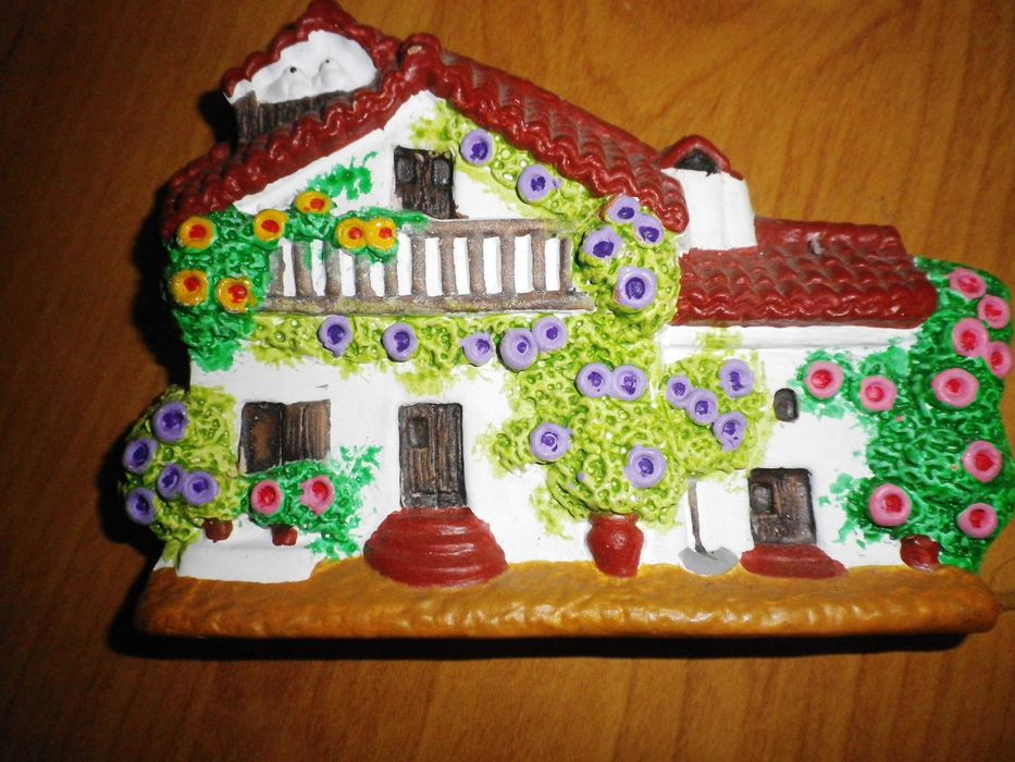 Настенная керамическая плакетка ручной работы