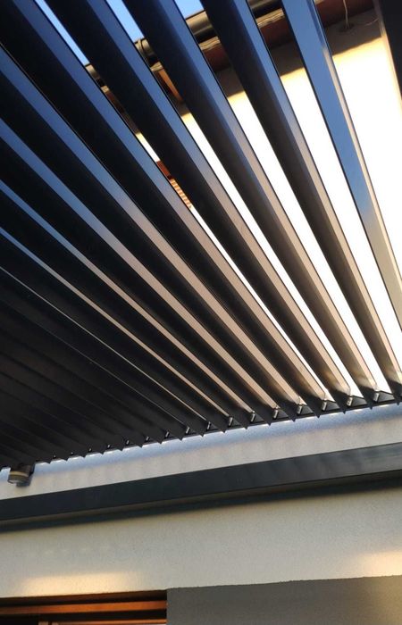 Pergola ogrodowa stelaż i dach z obrotowymi lamelami aluminiowymi
