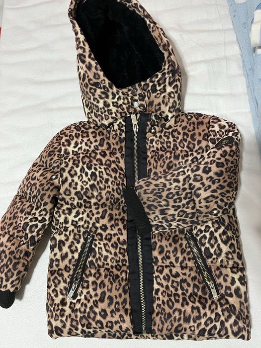 фірмова курточка 18-24 більшомірить