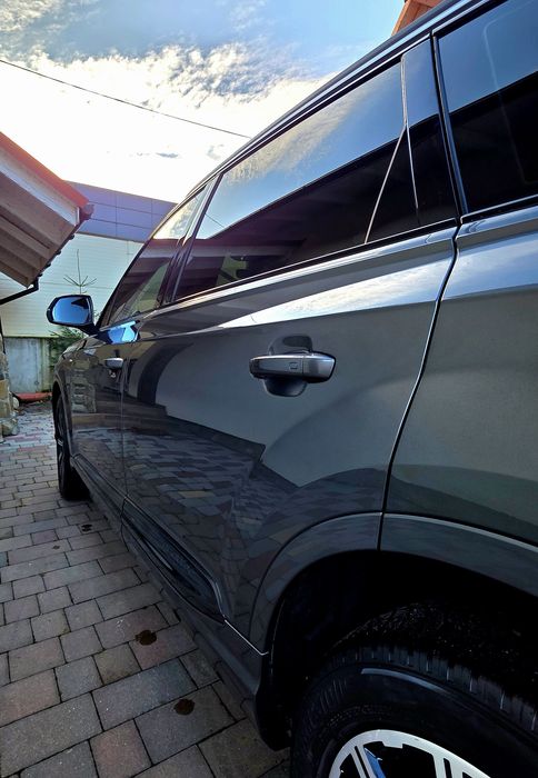 Audi Q7 S-line офіційна