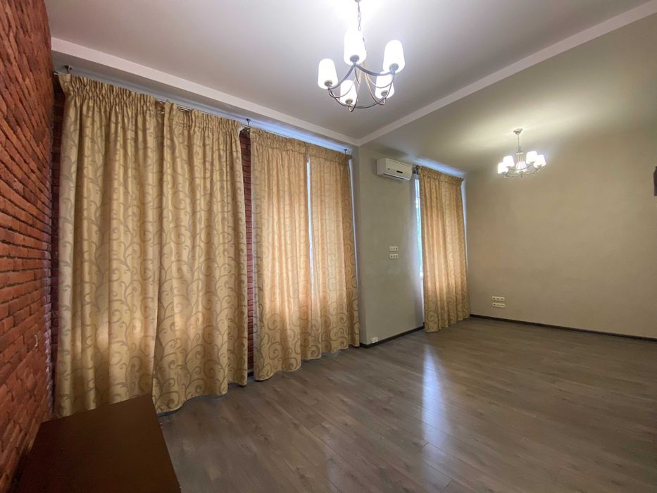 Здається в оренду квартира на Воздвиженці під офіс