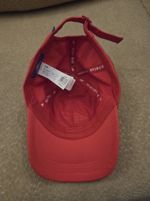 Czapka z daszkiem czerwona 4f nowa