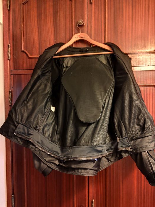 JAQUETA DE COURO PARA MOTO (UNISEX)
Casaco Mortard de Couro mate de