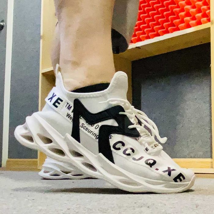 СПОРТИВНІ Кросівки, Білі, дуже якісні, стильні, молодіжні, дуже гарні