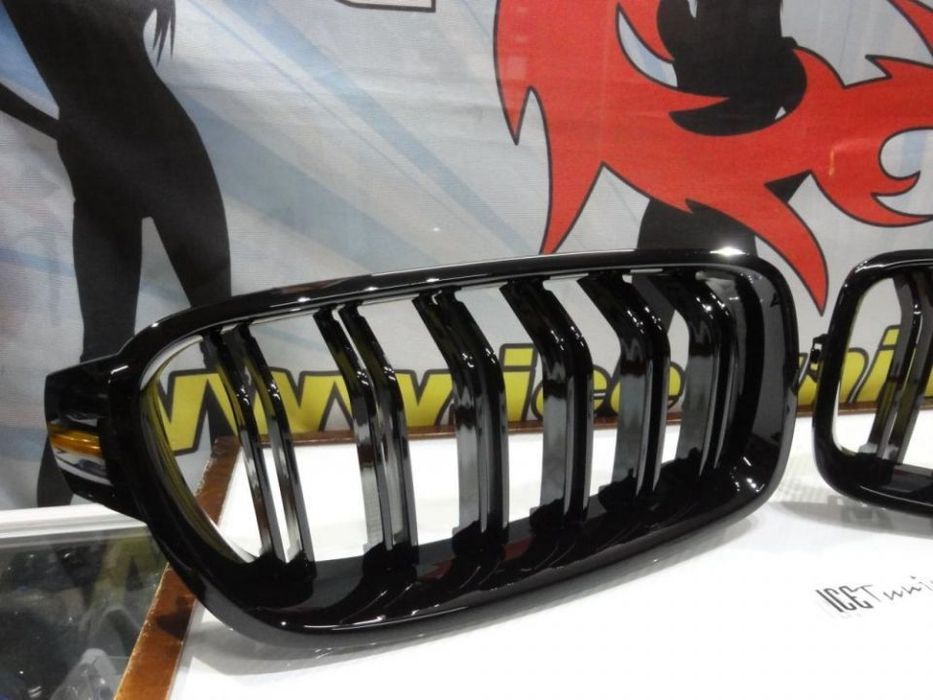 Grelha frontal em plástico ABS para BMW F30 / F31 11-18 M4 look / dupla lâmina em preto piano brilhante