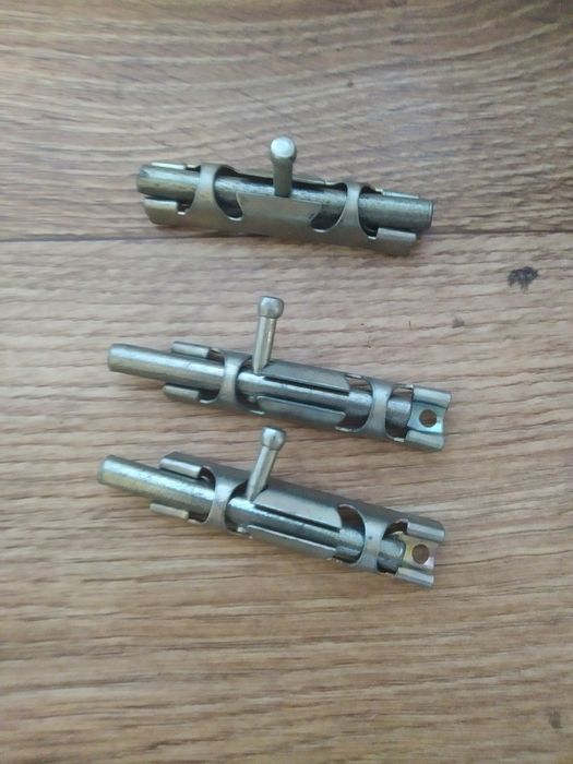 Замок накладной,  шпингалеты.