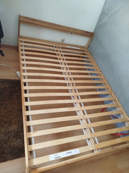 Cama de casal em Madeira