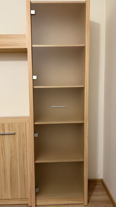 Słupek, szafka ze szklaną szybą