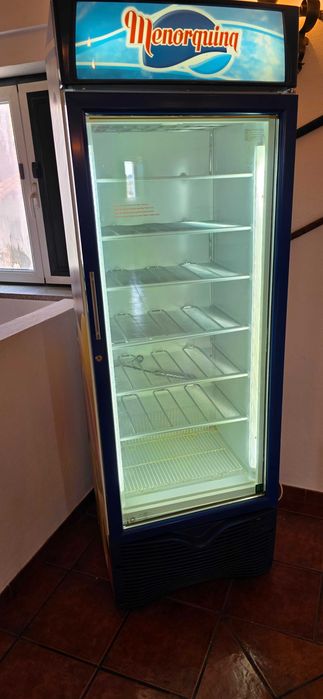 Lote completo de equipamento de café/restaurante - inox, balcões, maquinaria e mobiliário