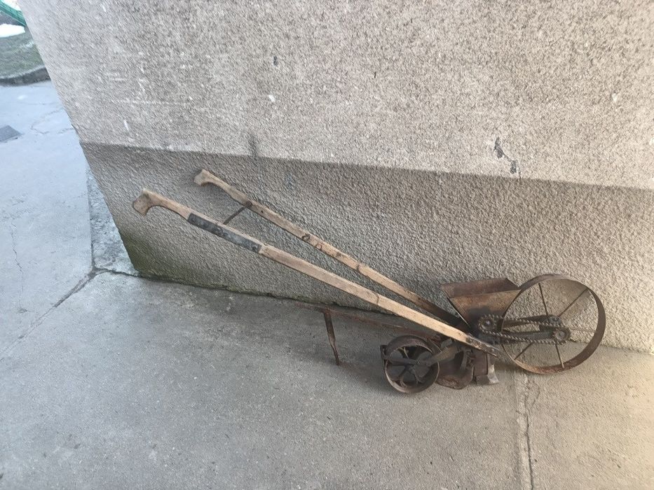 Siewnik taczkowy ręczny do warzyw